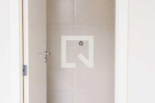 Banheiro de kitnet/studio para alugar com 1 quarto, 17m² em Vila Andrade, São Paulo