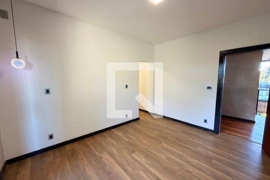 Suíte de casa de condomínio para alugar com 7 quartos, 495m² em Aeroporto, Juiz de Fora