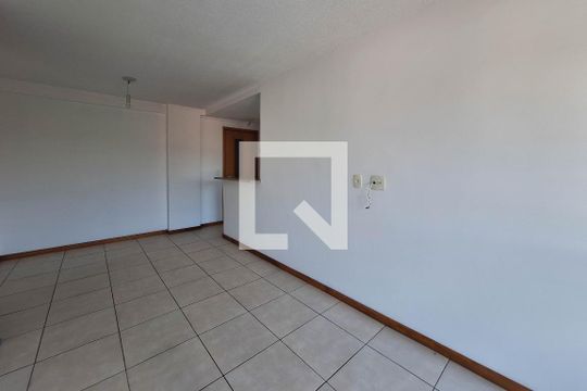 Sala de apartamento para alugar com 2 quartos, 70m² em Badu, Niterói