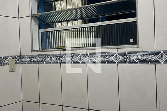 Banheiro de casa para alugar com 2 quartos, 65m² em Vila Zat, São Paulo