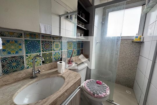 Banheiro de apartamento para alugar com 2 quartos, 54m² em Novo Osasco, Osasco