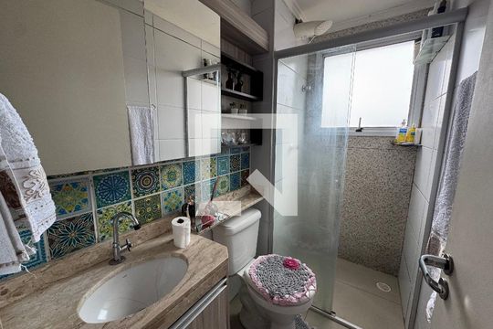 Banheiro de apartamento para alugar com 2 quartos, 54m² em Novo Osasco, Osasco