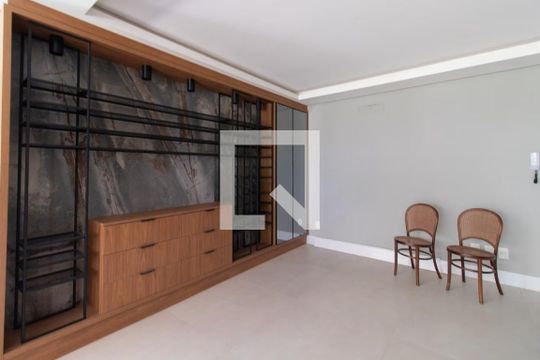 Sala/cozinha de apartamento para alugar com 3 quartos, 180m² em Vila Assunção, Porto Alegre