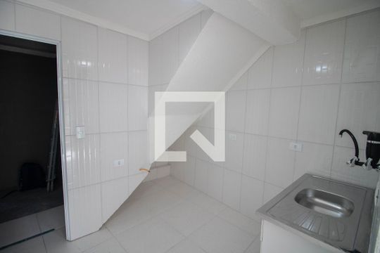 COZINHA E ÁREA DE SERVIÇO de casa para alugar com 1 quarto, 40m² em Parque Peruche, São Paulo
