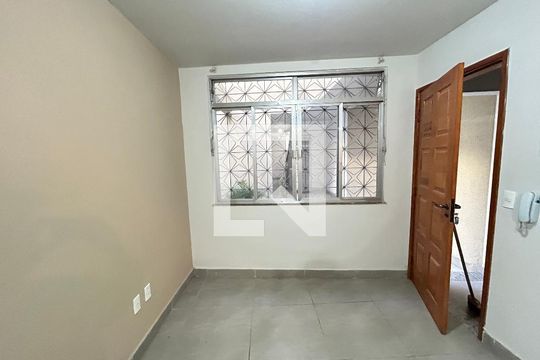 Sala de apartamento para alugar com 1 quarto, 34m² em Madureira, Rio de Janeiro