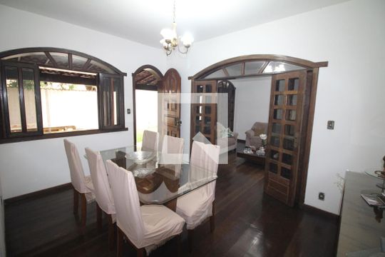 Sala de casa à venda com 6 quartos, 360m² em Camargos, Belo Horizonte