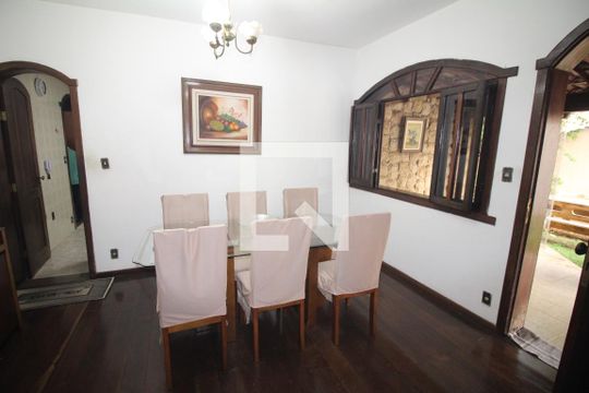 Sala de casa à venda com 6 quartos, 360m² em Camargos, Belo Horizonte