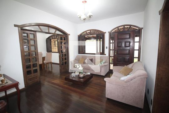Sala de casa à venda com 6 quartos, 360m² em Camargos, Belo Horizonte