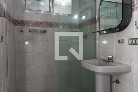 Banheiro de apartamento à venda com 2 quartos, 75m² em Vila Progredior, São Paulo