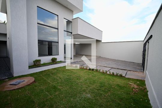 Casa à venda com 3 quartos, 170m² em Garavelo, Goiânia