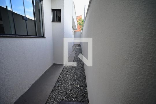 Casa à venda com 3 quartos, 170m² em Garavelo, Goiânia