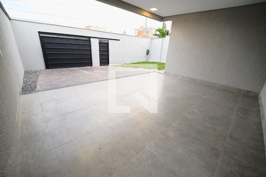 Casa à venda com 3 quartos, 170m² em Garavelo, Goiânia
