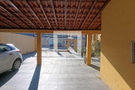 Casa para alugar com 2 quartos, 200m² em Heliópolis, Belford Roxo