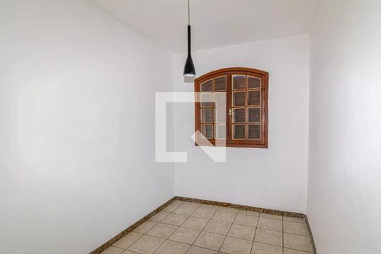 Quarto de casa para alugar com 3 quartos, 120m² em Alvorada, Contagem