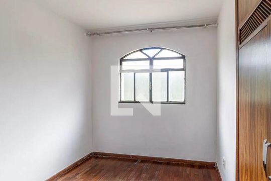 Quarto de casa para alugar com 3 quartos, 120m² em Alvorada, Contagem