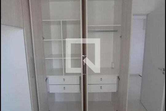 Quarto de apartamento para alugar com 2 quartos, 38m² em Presidente Altino, Osasco