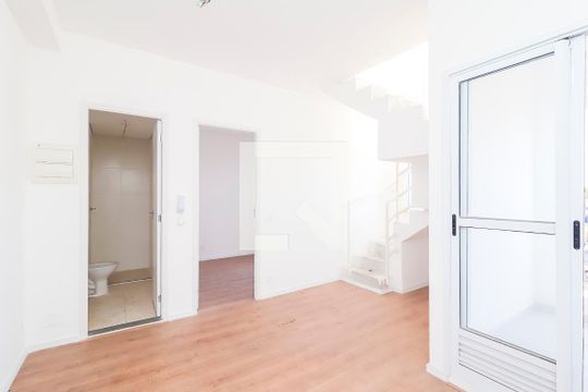 Sala/Cozinha de apartamento para alugar com 1 quarto, 30m² em Cidade Antônio Estêvão de Carvalho, São Paulo