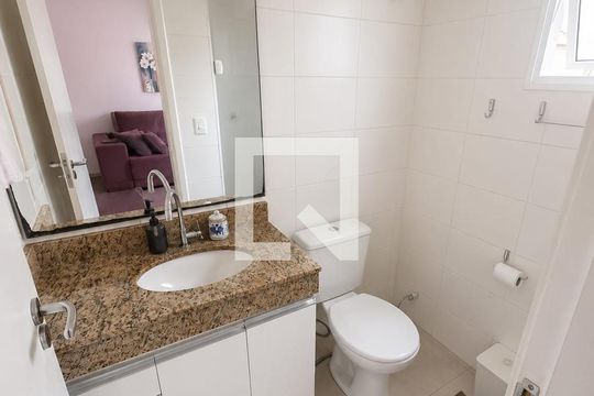 Banheiro de apartamento à venda com 2 quartos, 56m² em Jardim Santo Antônio, Santo André