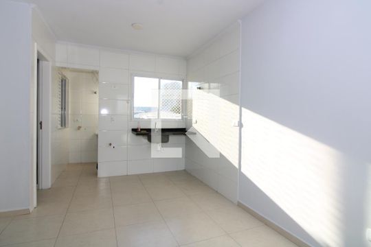 Sala / Cozinha de apartamento para alugar com 2 quartos, 36m² em Vila Guilhermina, São Paulo