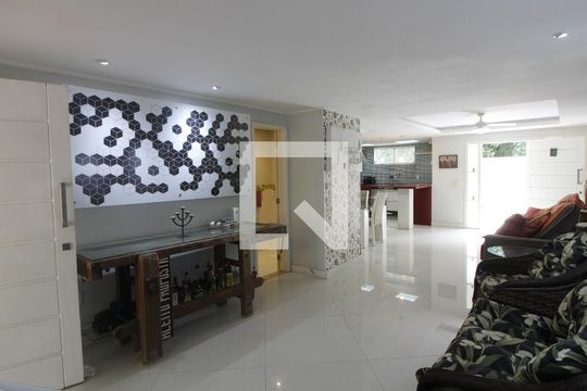Sala 1 de casa para alugar com 3 quartos, 300m² em Ogiva, Cabo Frio