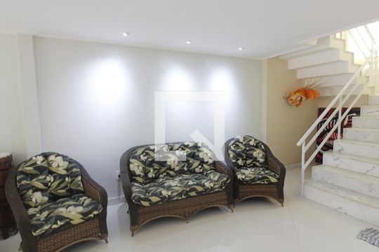 Sala 1 de casa para alugar com 3 quartos, 300m² em Ogiva, Cabo Frio