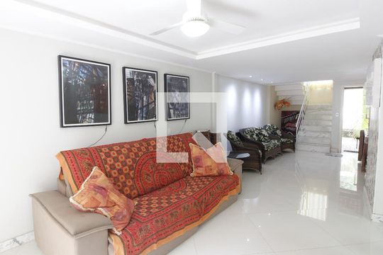 Casa para alugar com 3 quartos, 300m² em Ogiva, Cabo Frio
