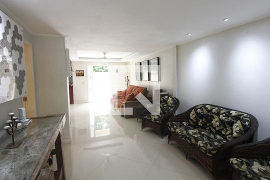 Sala 1 de casa para alugar com 3 quartos, 300m² em Ogiva, Cabo Frio