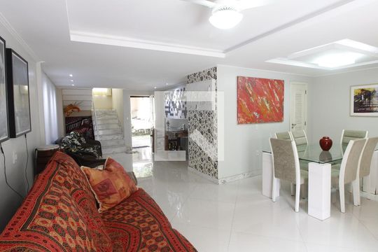 Casa para alugar com 3 quartos, 300m² em Ogiva, Cabo Frio