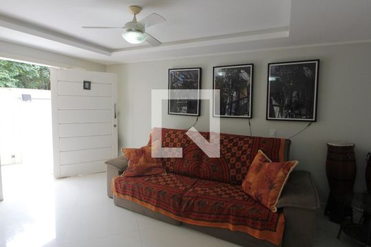 Sala 1 de casa para alugar com 3 quartos, 300m² em Ogiva, Cabo Frio