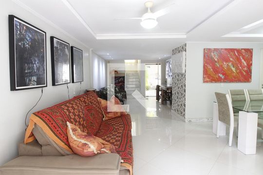Sala 1 de casa para alugar com 3 quartos, 300m² em Ogiva, Cabo Frio