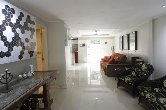 Sala 1 de casa para alugar com 3 quartos, 300m² em Ogiva, Cabo Frio