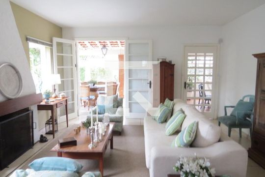 Sala de casa à venda com 3 quartos, 665m² em Alto de Pinheiros, São Paulo