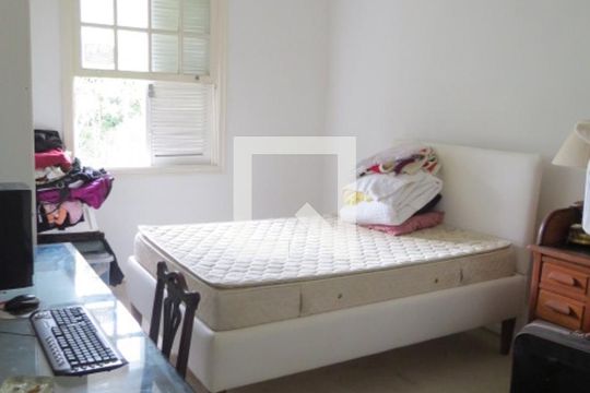 Quarto de casa à venda com 3 quartos, 665m² em Alto de Pinheiros, São Paulo