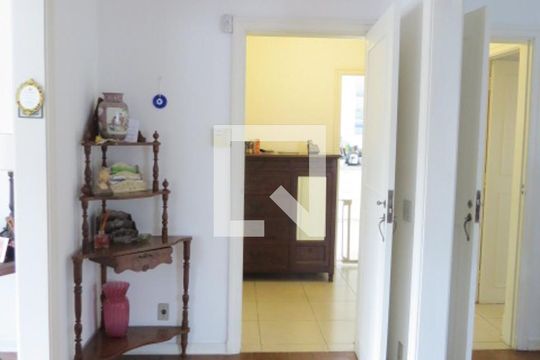 Sala de casa à venda com 3 quartos, 665m² em Alto de Pinheiros, São Paulo