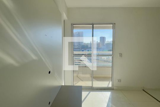 Sala de apartamento para alugar com 3 quartos, 60m² em Jardim Madeirense, Guarulhos