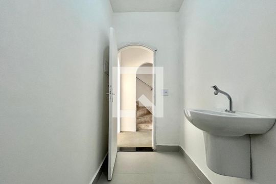 Lavabo de casa para alugar com 3 quartos, 184m² em Vila Guarani (zona Sul), São Paulo