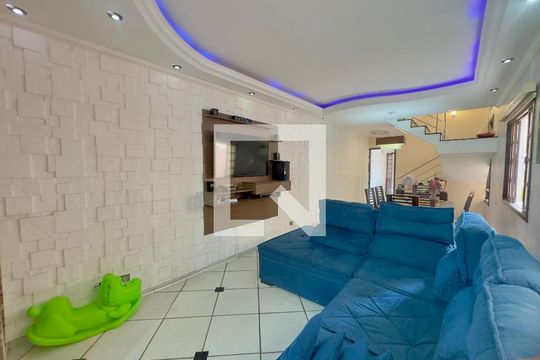 Sala de casa para alugar com 4 quartos, 250m² em Jardim Bom Clima, Guarulhos