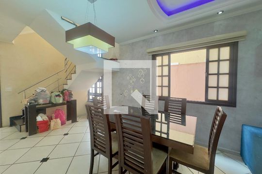 Casa para alugar com 4 quartos, 250m² em Jardim Bom Clima, Guarulhos