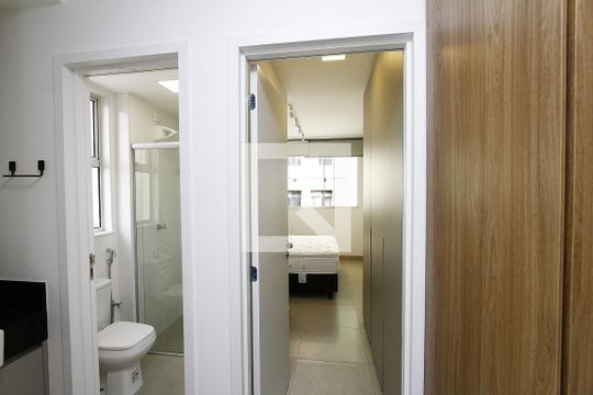 Corredor de kitnet/studio para alugar com 1 quarto, 42m² em Barro Preto, Belo Horizonte