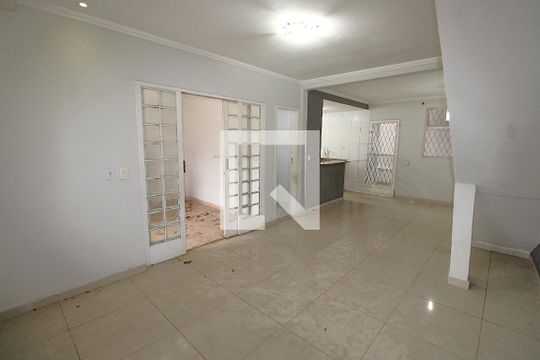 Sala de casa para alugar com 3 quartos, 180m² em Anchieta, Nilópolis