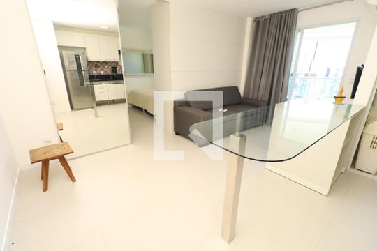 Sala de apartamento para alugar com 1 quarto, 46m² em Caminho das Árvores, Salvador