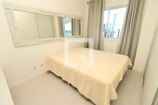 Suíte de apartamento para alugar com 1 quarto, 46m² em Caminho das Árvores, Salvador