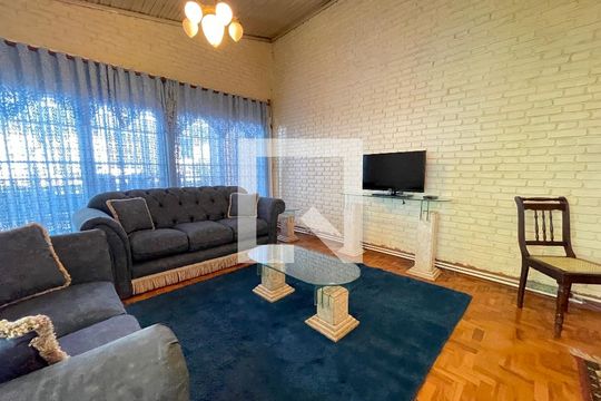 Sala de casa para alugar com 5 quartos, 237m² em Caxingui, São Paulo