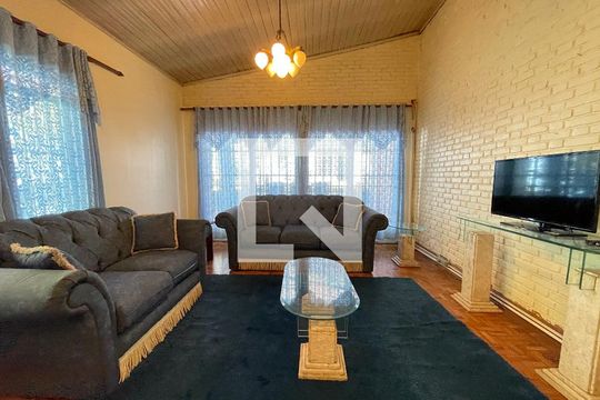 Sala de casa para alugar com 5 quartos, 237m² em Caxingui, São Paulo