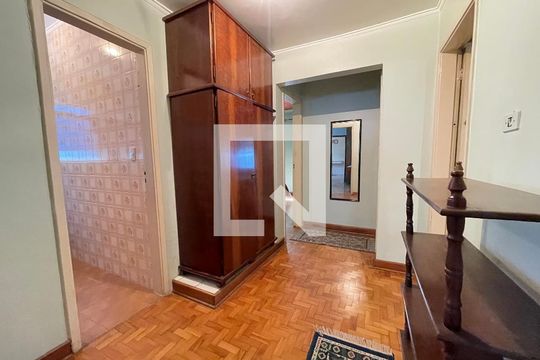 Sala de casa para alugar com 5 quartos, 237m² em Caxingui, São Paulo