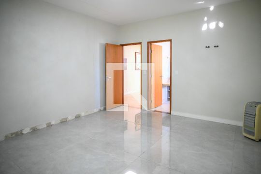 Quarto 1 - Suite de casa para alugar com 4 quartos, 350m² em Vila Santo Estefano, São Paulo