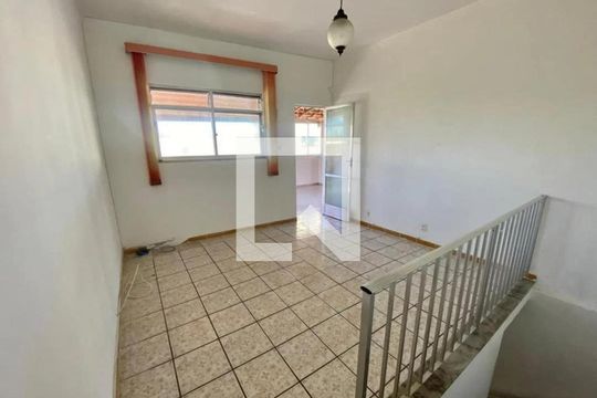 Casa para alugar com 4 quartos, 90m² em Santa Helena, Juiz de Fora