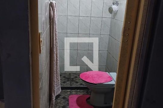 Banheiro de casa para alugar com 3 quartos, 400m² em Anchieta, Nilópolis