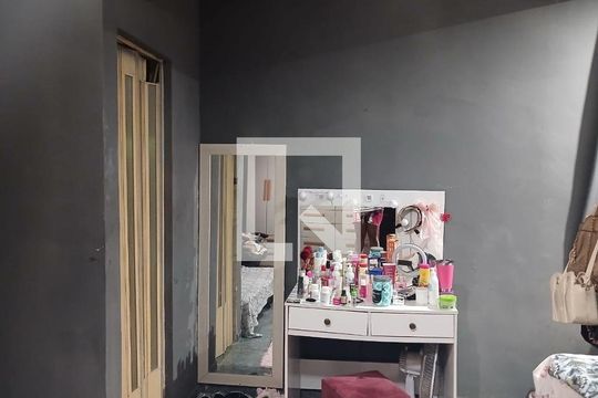 Quarto de casa para alugar com 3 quartos, 400m² em Anchieta, Nilópolis