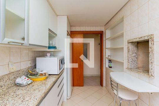 Cozinha de apartamento para alugar com 3 quartos, 99m² em Petrópolis, Porto Alegre